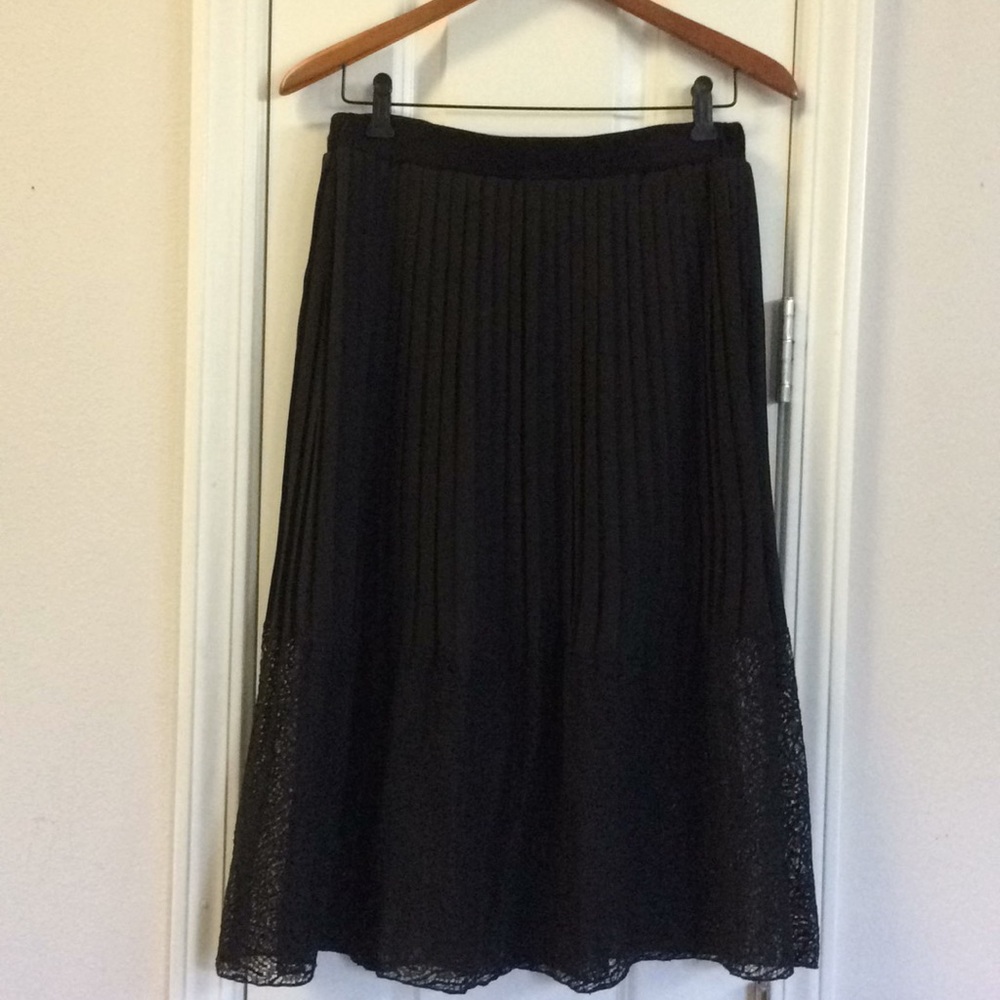 Bellatrix black skirt w lace